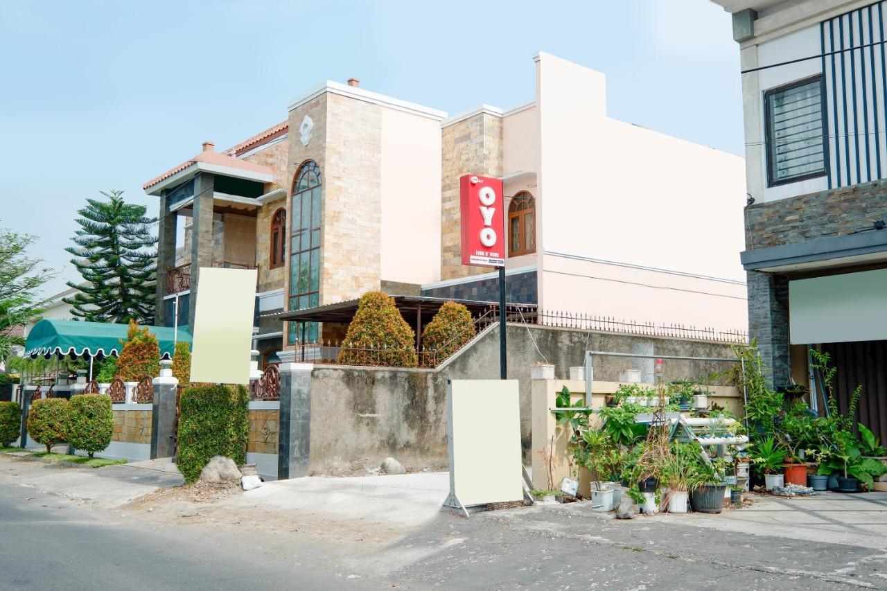 Oyo 1611 Four D'Home Surakarta  Exterior photo