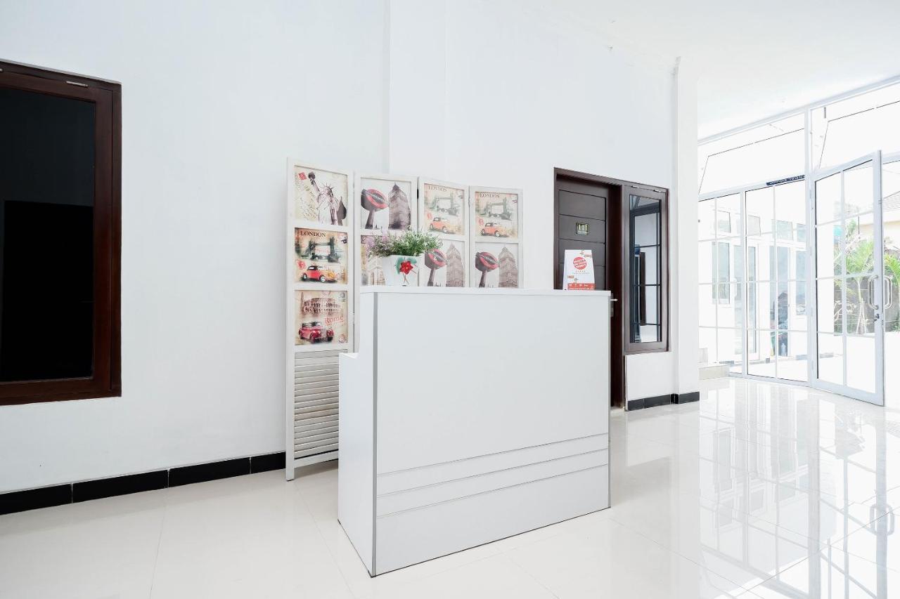 Oyo 1611 Four D'Home Surakarta  Exterior photo