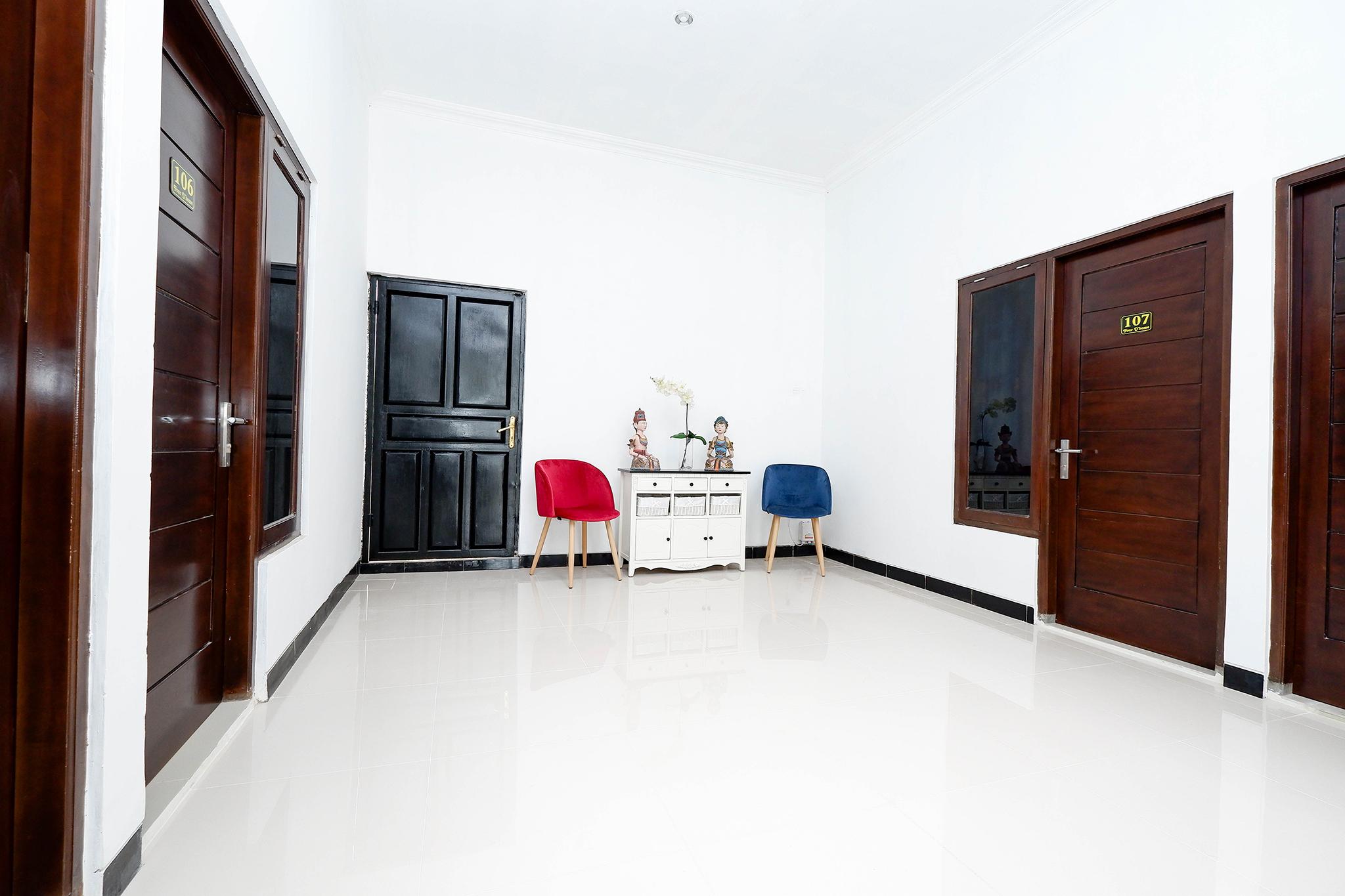 Oyo 1611 Four D'Home Surakarta  Exterior photo